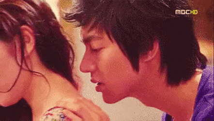Hôn vào cổ bạn diễn, Lee Min Ho khiến người tình áp lực, riêng Son Ye Jin dành lời khen đặc biệt - 4