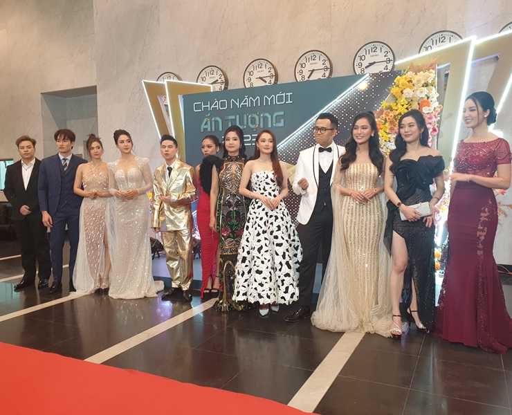 Huyền Lizzie, Thanh Sơn và MC Đức Bảo &#34;thắng lớn&#34; tại VTV Awards 2022 - 2