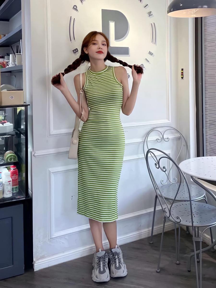 Tân Hoa hậu Việt Nam xuống phố đón năm mới với chiếc áo hở rốn, quần ngắn “chất chơi” - 8