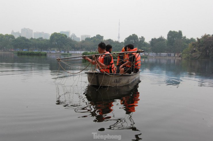 Lặn hồ Thiền Quang giữa trời đông rét mướt để tìm nam thanh niên mất tích - 12