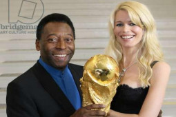 Pele qua đời: Người phụ nữ đặc biệt bên cạnh ông tại World Cup 2006 nghẹn ngào