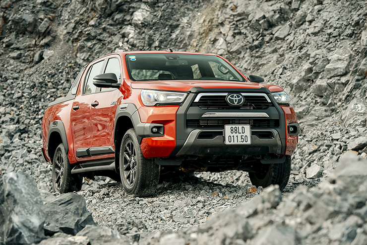 Toyota Hilux sắp trở lại thị trường Việt Nam, phân phối với 4 phiên bản - 1