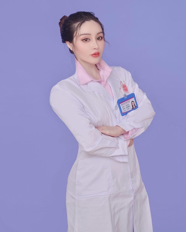 Nữ bác sĩ cường tráng Trung Quốc dáng đẹp bội phần sau sinh nở - 1