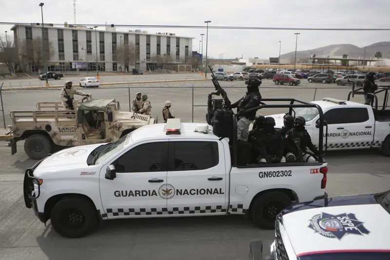 Dùng xe bọc thép cướp tù, bắn chết 10 cai ngục ở Mexico: Điều gây sốc đằng sau song sắt - 1