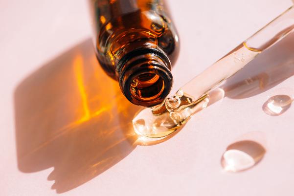 Cần làm gì nếu da bị đẩy mụn khi dùng retinol? - 2