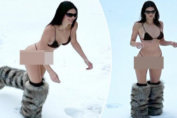 Hot girl thế giới đua nhau chơi trội, gây sốc khi mặc bikini nhỏ xíu nghịch tuyết
