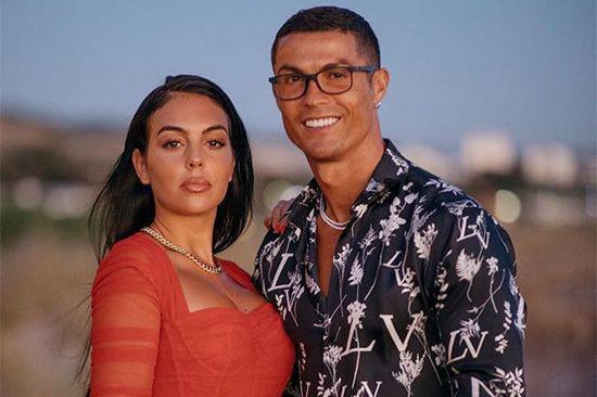 Ronaldo được phép sống cùng bạn gái ở Saudi Arabia - 1