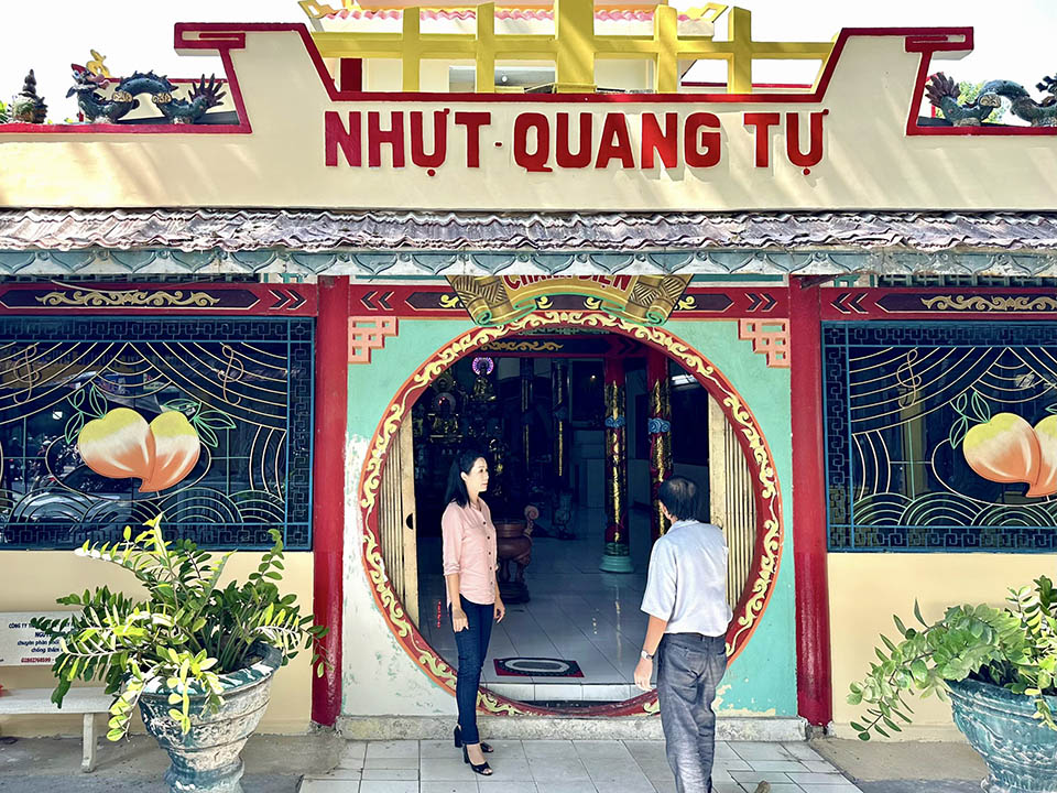 NSƯT Trịnh Kim Chi tu sửa chùa Nghệ Sĩ hơn 200 triệu - 1