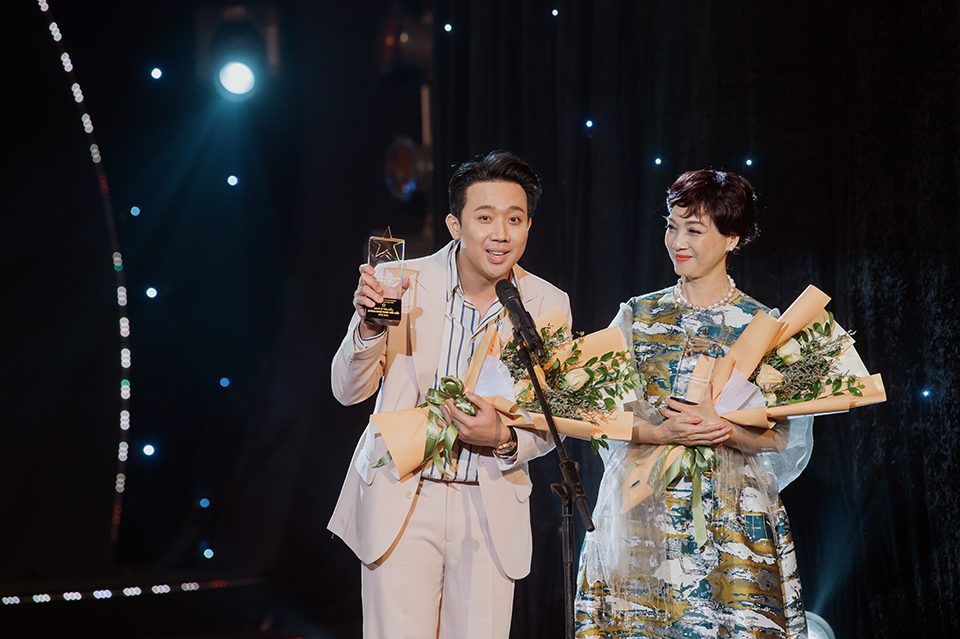 Trấn Thành nhận giải “Diễn viên điện ảnh nổi bật của năm” - 2