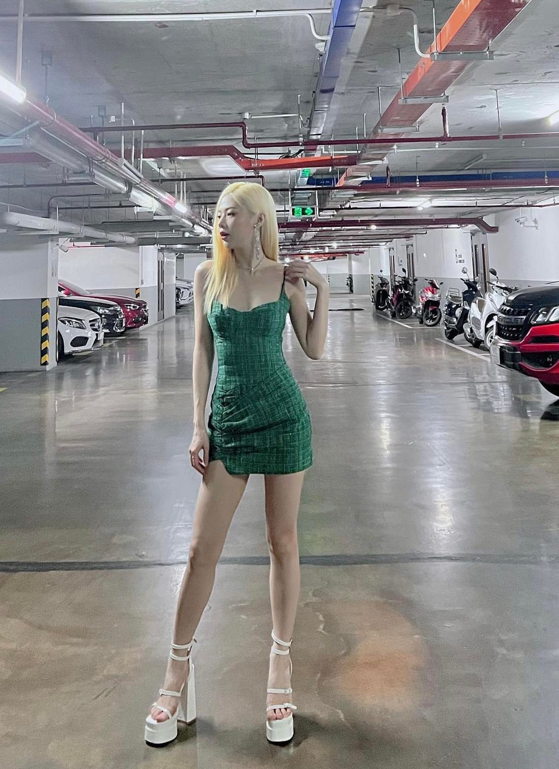 Bạn gái cũ Trịnh Thăng Bình được khen như búp bê giữa đời thật, được cả mặt lẫn dáng - 2