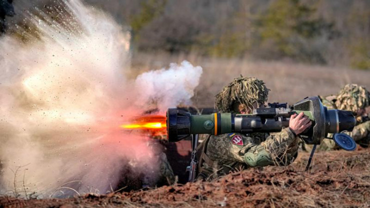 Ukraine vừa tố EU cấp vũ khí &#34;hết hạn&#34;, Pháp lại giục Đức cấp siêu tăng Leopard - 1