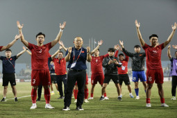ĐT Việt Nam ăn mừng ngạo nghễ vào chung kết AFF Cup, vinh danh Tiến Linh - Văn Lâm