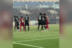 Clip cầu thủ ”kịch sĩ” của Indonesia ”gây nghẽn” MXH sau trận VN thắng 2-0