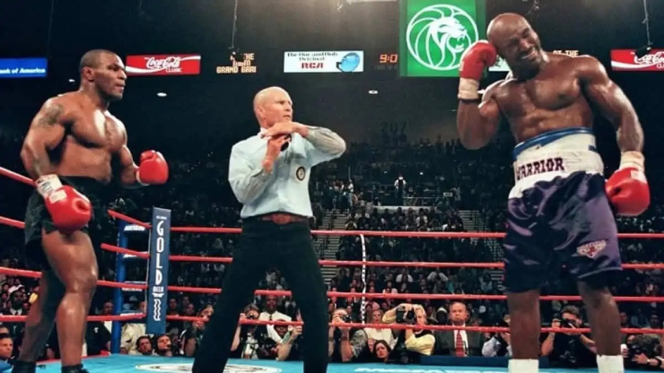 Mike Tyson cắn tai đối thủ chấn động thế giới Boxing: Holyfield thú nhận đã thắng may - 1