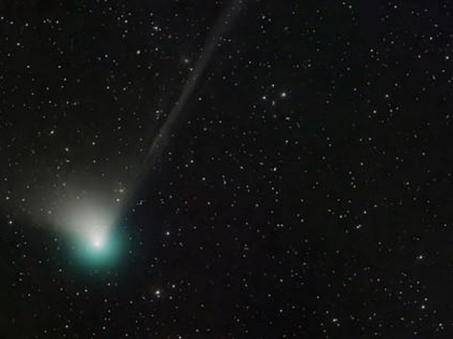 Sao chổi phát vầng hào quang màu xanh lá cây sau 50.000 năm