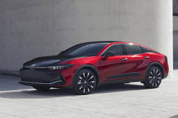 Toyota Crown lấn sân vào thị trường Bắc Mỹ với chiến dịch PR khủng