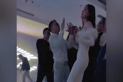 Lộ clip Shark Bình và Phương Oanh nhảy cực sung, liên tục có hành động thân mật giữa đám đông gây chú ý