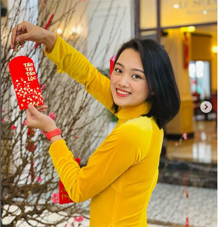 Hoa khôi bóng chuyền Thu Hoài tập Yoga ngày Tết, bị giục lấy chồng - 1