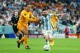 Croatia ngăn cản Argentina: Messi 65 lần bị phạm lỗi, đối thủ cần đá rắn?