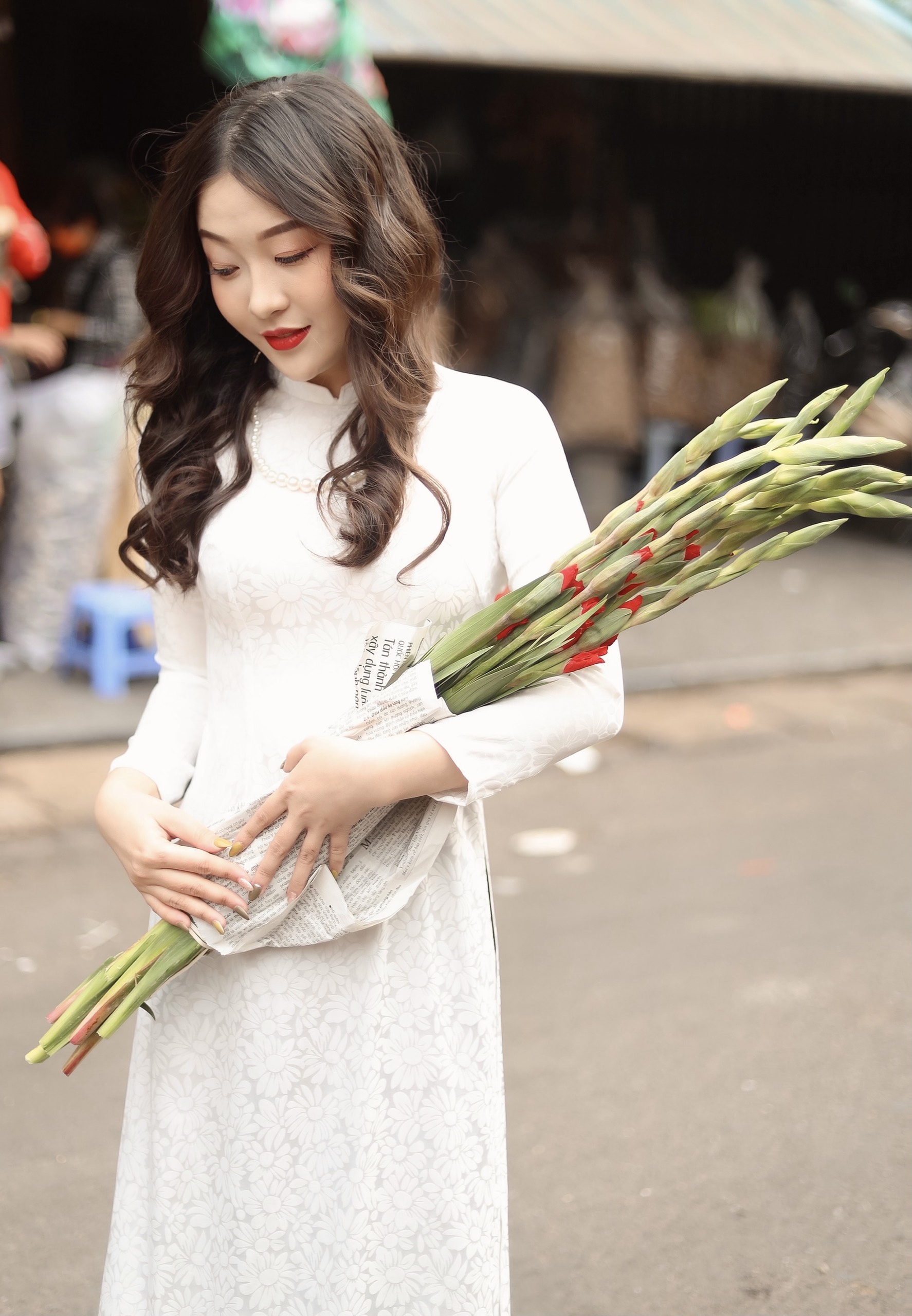 Gen Z ưa trào lưu diện áo dài chụp ảnh Tết, giữ nét duyên dáng con gái Việt