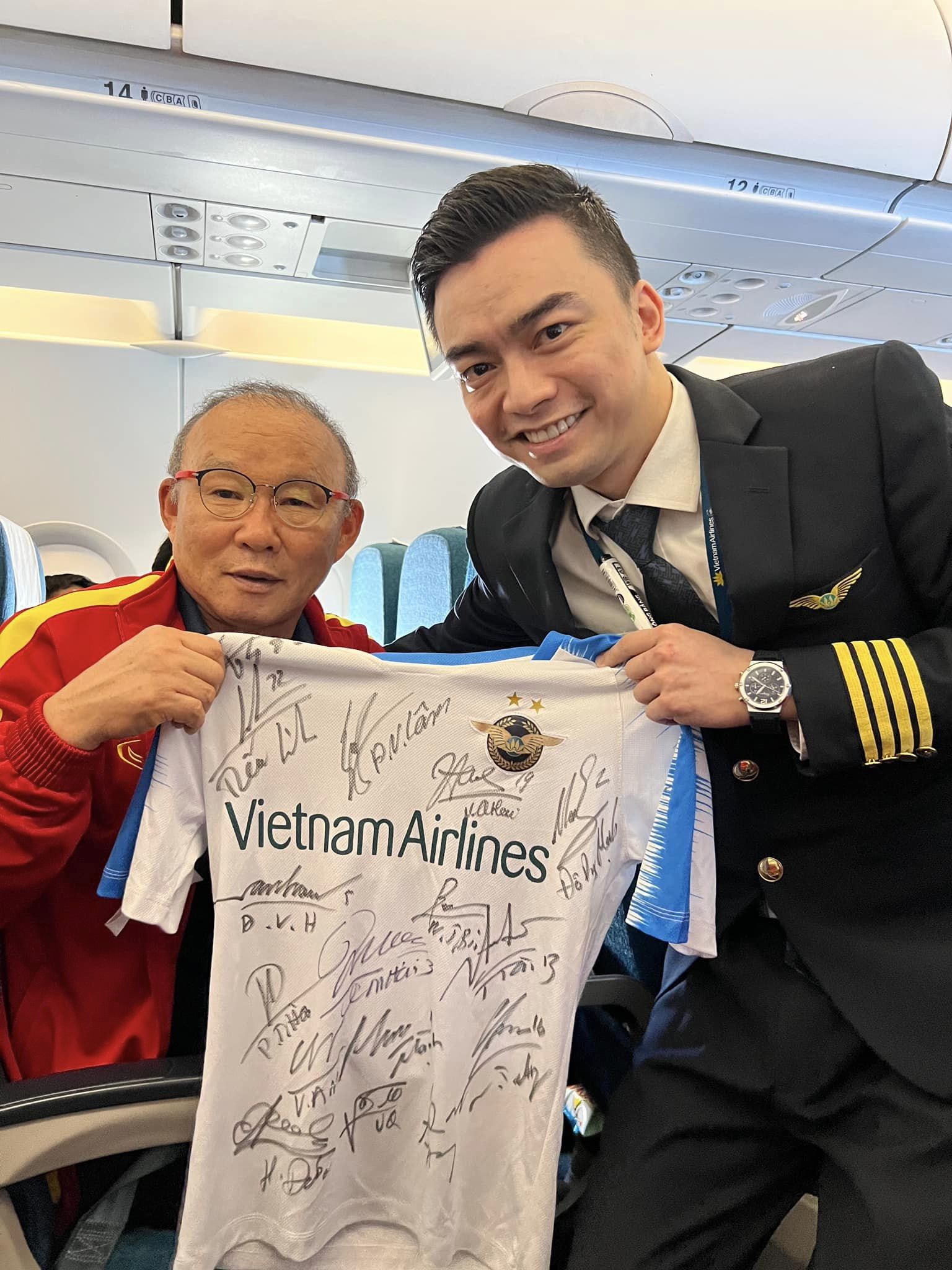 Cơ trưởng chuyến bay đưa ĐT Việt Nam sang Thái Lan từng là diễn viên nhí đình đám - 1