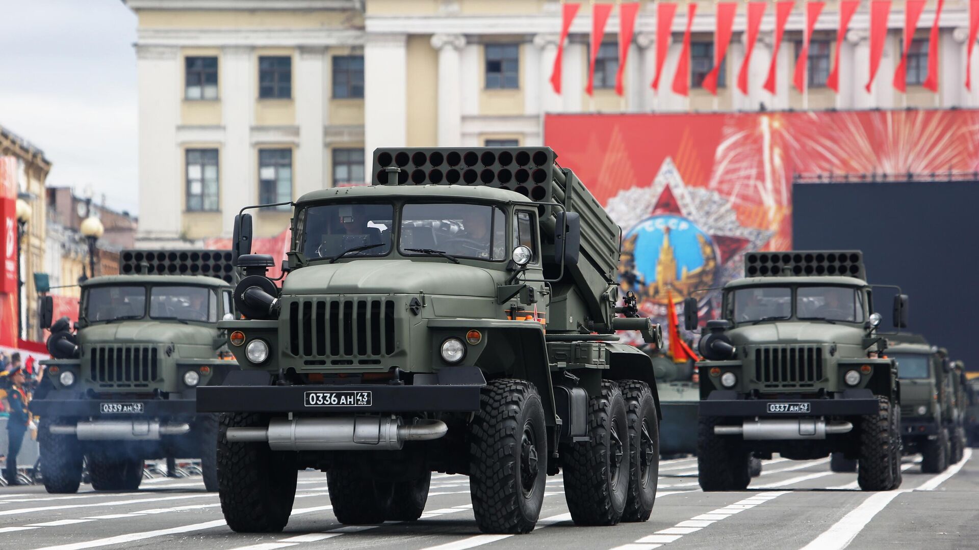 Uy lực pháo phản lực Tornado-G giúp Nga áp đảo hỏa lực Ukraine ở Donbass - 1