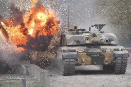 Nga cảnh báo ”gắt” về số phận 14 xe tăng chủ lực Anh cam kết gửi Ukraine