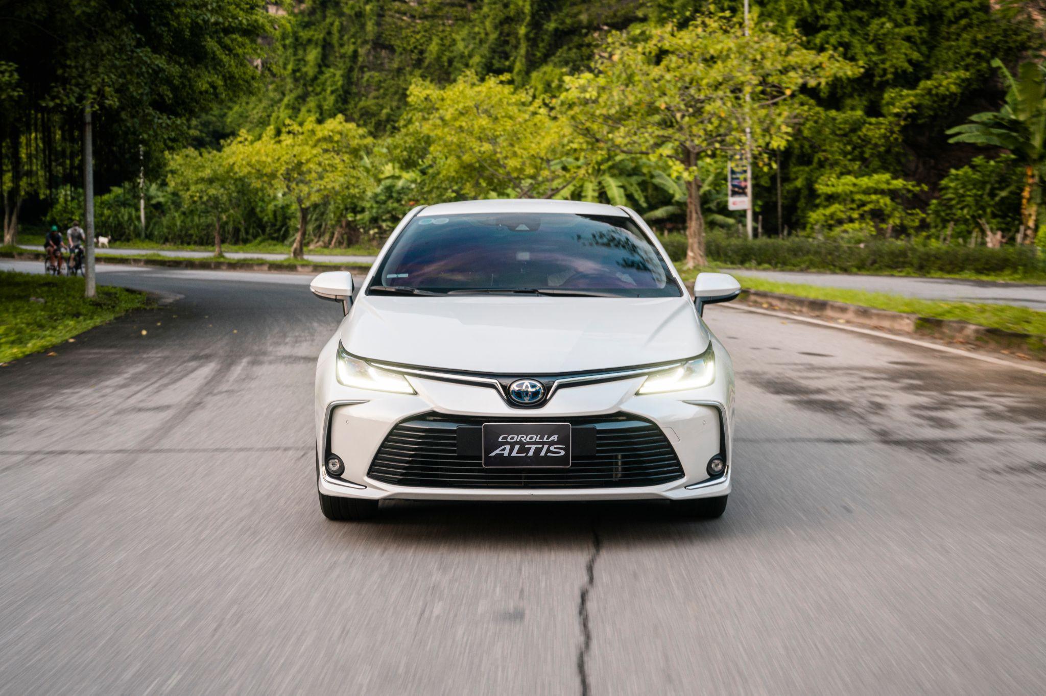 Corolla Altis: Hay như Camry mà giá lại quá hời - 1