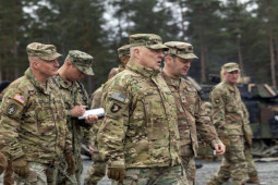 Lần đầu tiên gặp trực tiếp, 2 tướng hàng đầu Mỹ - Ukraine bàn gì?