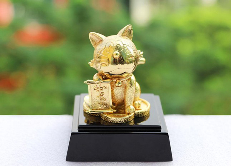 Với các tên Cung tiến, An gia, Phát tài phát lộc, nhiều mẫu tượng mèo mạ vàng 24K được một số tiệm vàng tung ra để phục vụ nhu cầu của người dân trong dịp Tết Nguyên đán Quý Mão 2023
