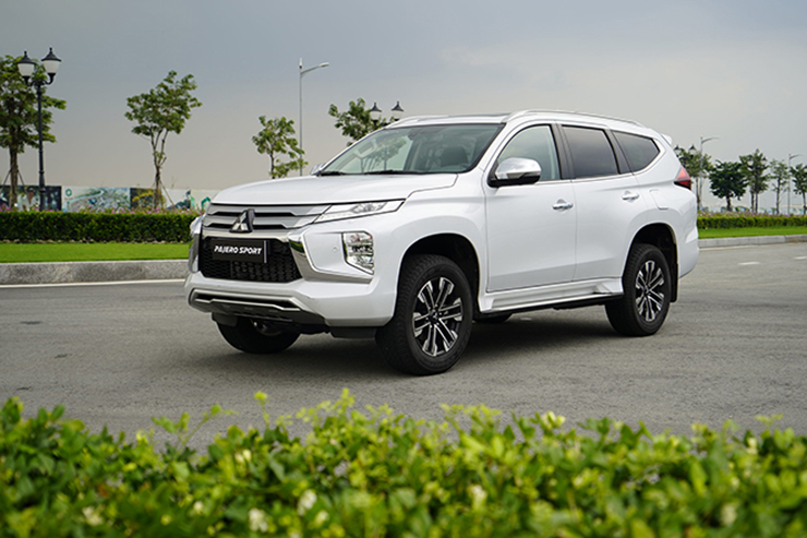 Giá xe Mitsubishi Pajero Sport niêm yết và lăn bánh tháng 1/2023 - 2