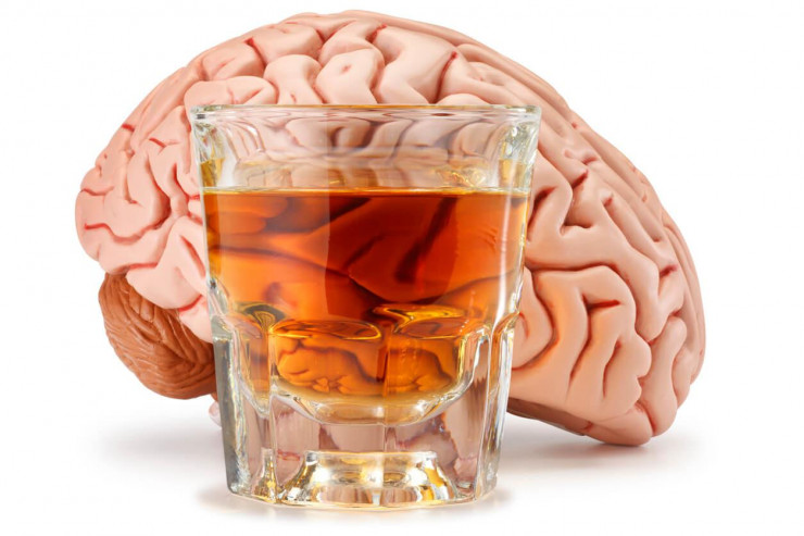 Cảnh báo uống nhiều rượu làm tăng nguy cơ đột quỵ - 1