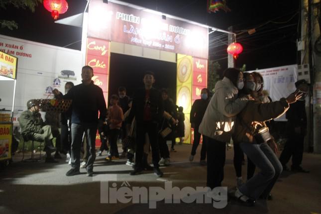 Kỳ lạ chợ 'Âm dương' họp lúc đêm ở Bắc Ninh - 1
