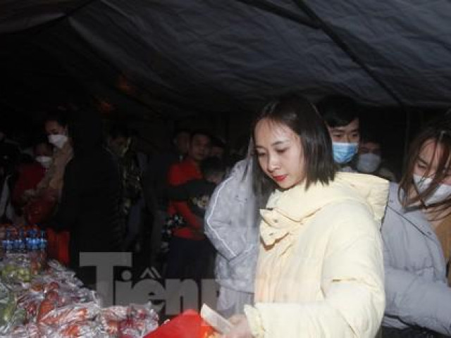 Kỳ lạ chợ 'Âm dương' họp lúc đêm ở Bắc Ninh