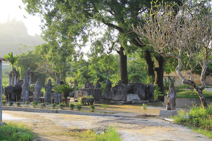 CLIP: Lăng mộ đá 300 năm giữa lòng TP Thanh Hóa - 1