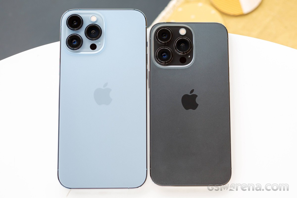 HOT: Apple chính thức bán iPhone 13 tân trang - 1