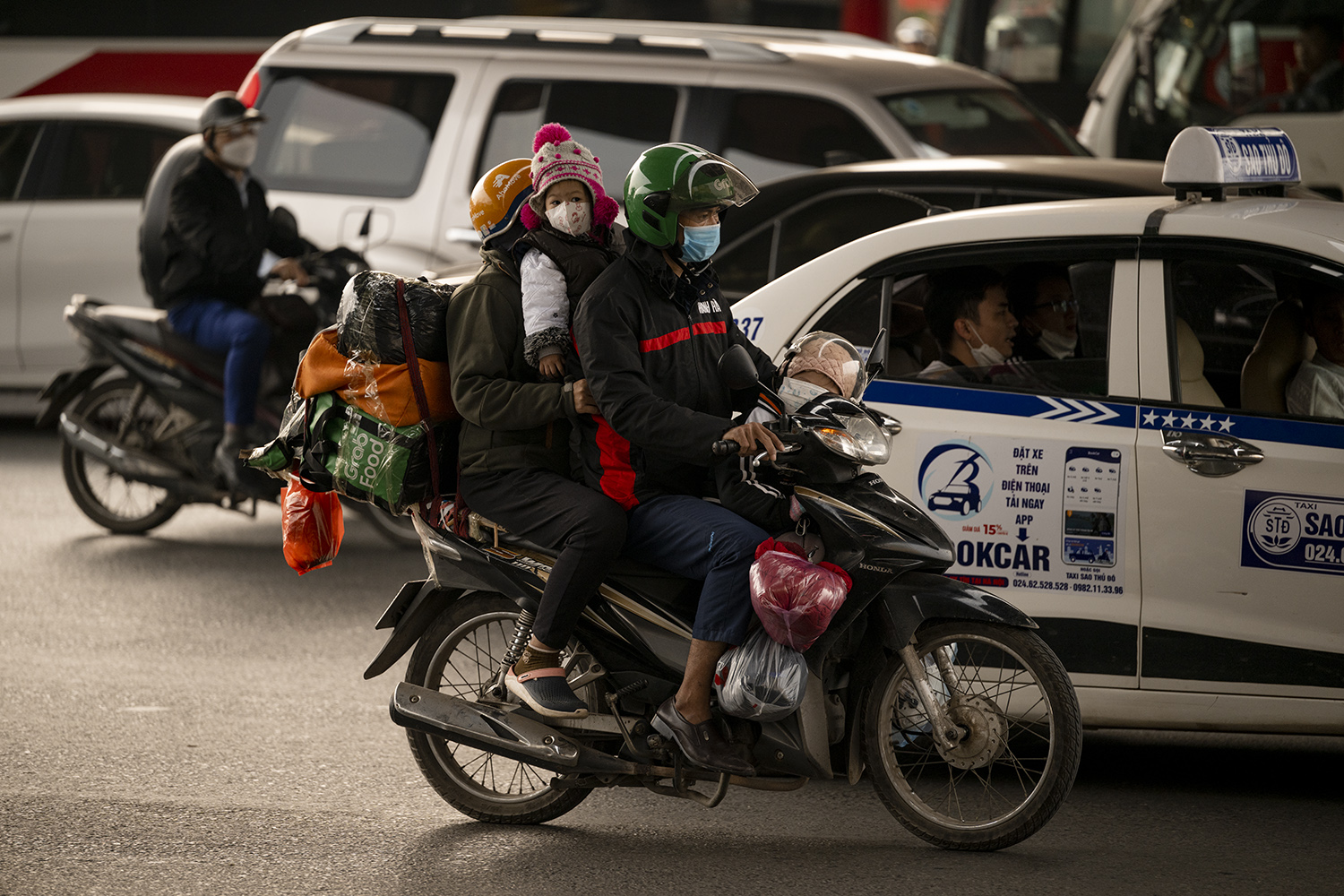 Đường phố Hà Nội lại nườm nượp người, xe ngày cuối kỳ nghỉ Tết Nguyên đán - 9