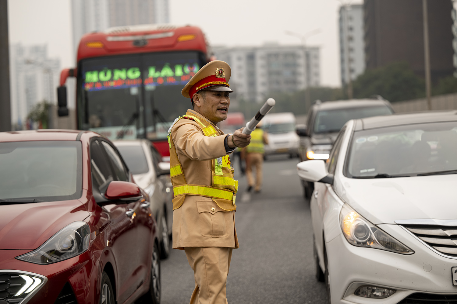 Đường phố Hà Nội lại nườm nượp người, xe ngày cuối kỳ nghỉ Tết Nguyên đán - 5