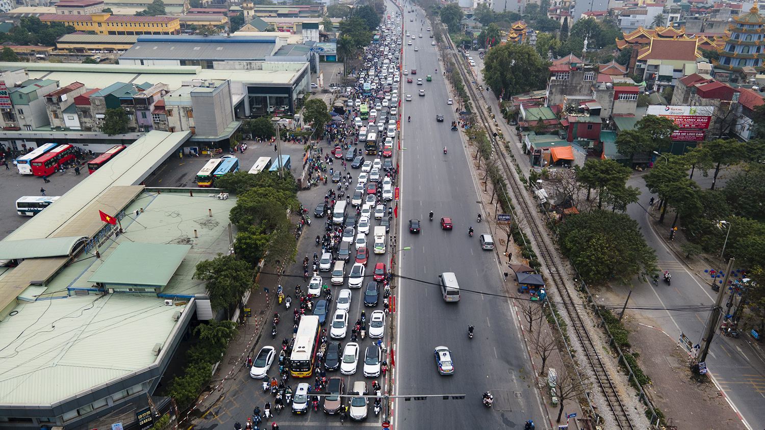 Đường phố Hà Nội lại nườm nượp người, xe ngày cuối kỳ nghỉ Tết Nguyên đán - 7