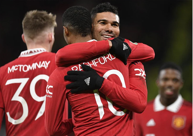 MU tiếp tục &#34;vô đối&#34; về giá trị CLB ở nước Anh, cho Man City &#34;hít khói&#34; (Clip tin nóng bóng đá 24h) - 1