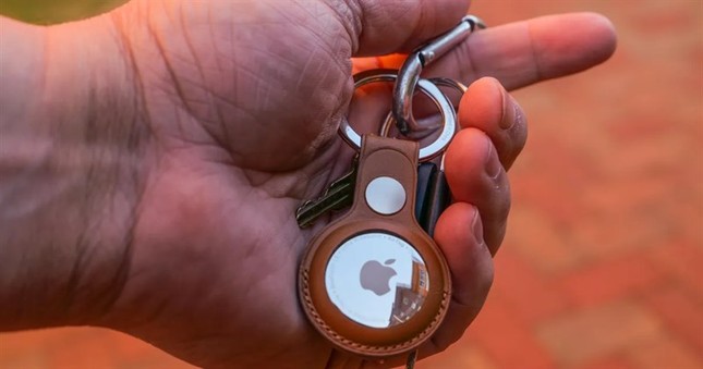 Mỹ: AirTag của Apple giúp tìm thấy chú chó bị nước lũ cuốn trôi - 1