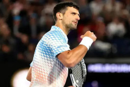 Djokovic tiết lộ chấn thương, bất ngờ liên lụy vụ ”nhớ nhầm” về Tsitsipas