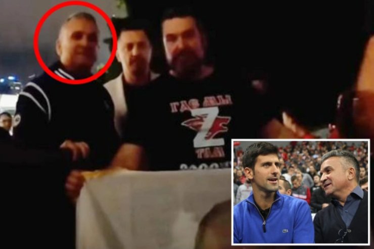 Bố Djokovic chụp ảnh gây tranh cãi, khiến con trai có thể gặp rắc rối - 1