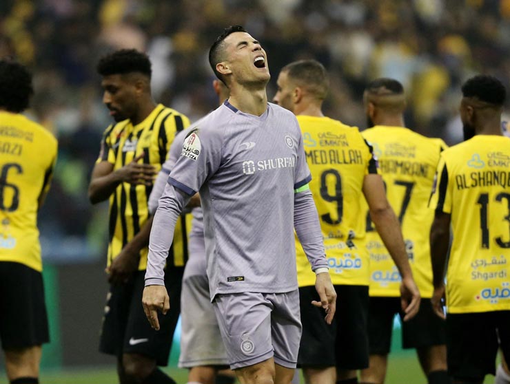 Ronaldo 2 trận tịt ngòi: Ghế HLV Garcia lung lay, nguy cơ thành nạn nhân thứ 7 - 1