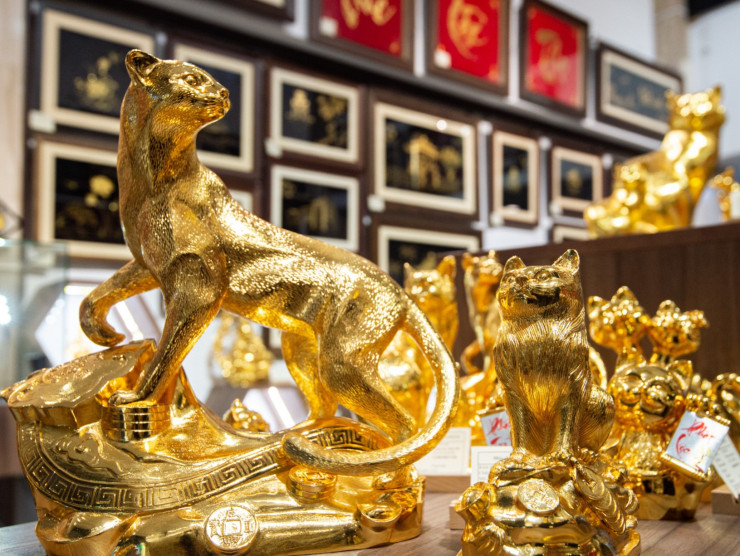 Người mua nên làm gì khi giá vàng tăng vọt trước ngày vía Thần Tài? - 1