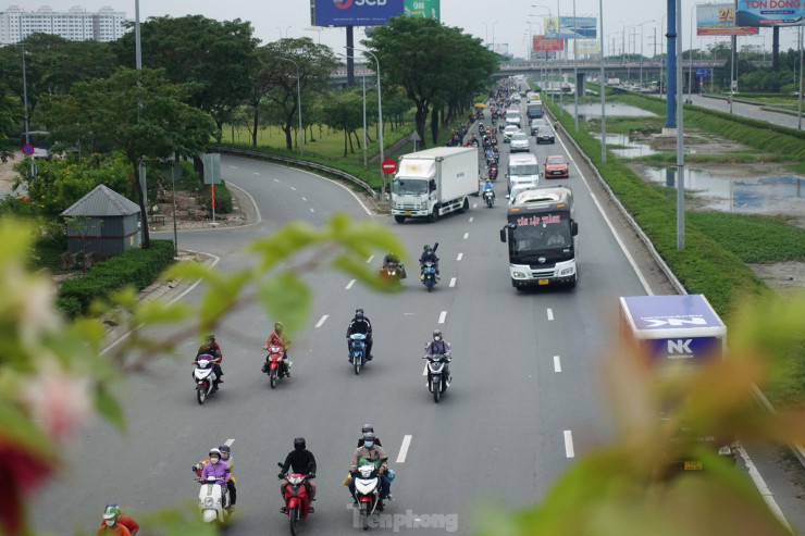 Cửa ngõ phía Tây TPHCM rất &#34;lạ&#34; trong ngày cuối đợt nghỉ Tết - 10