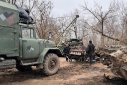 Tình cảnh lính xe tăng Ukraine ở tiền tuyến Bakhmut lạnh âm 17 độ C