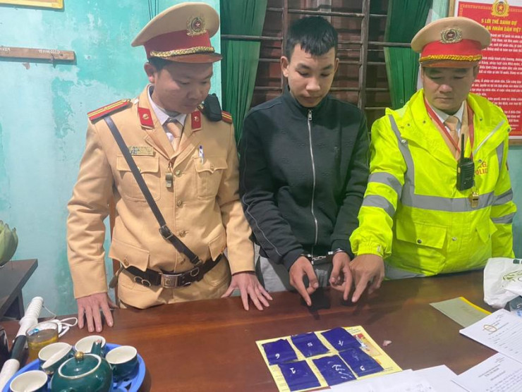 Bắt thanh niên 17 tuổi vào Quảng Trị mua ma tuý đem ra Quảng Bình bán - 1