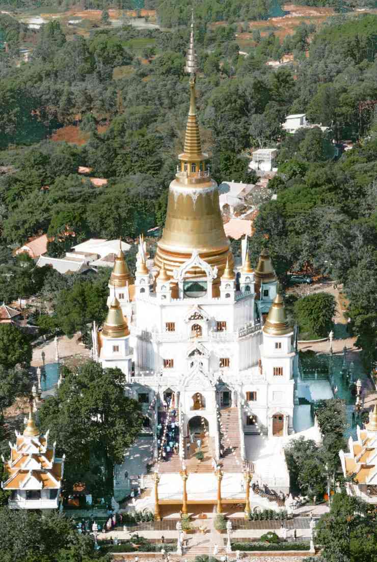 Khách thập phương du xuân tại ngôi chùa 'không nhang khói' tuyệt đẹp ở TPHCM - 22