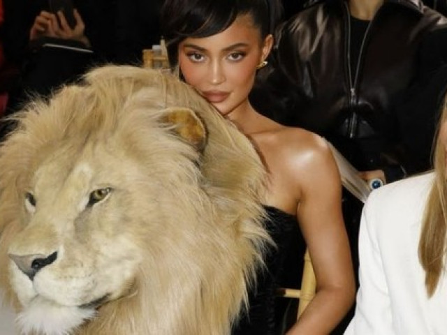 PETA ”giải cứu” Kylie Jenner giữa tranh cãi vụ đeo đầu sư tử trong show thời trang